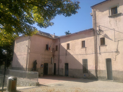 il cortile ingresso del museo archeologico