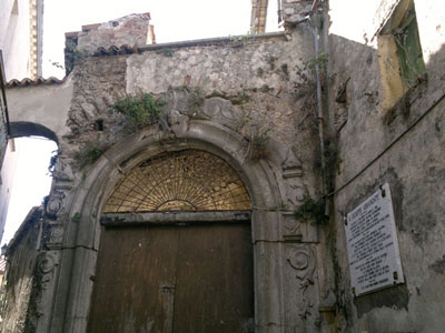 portale del palazzo Abbamonte